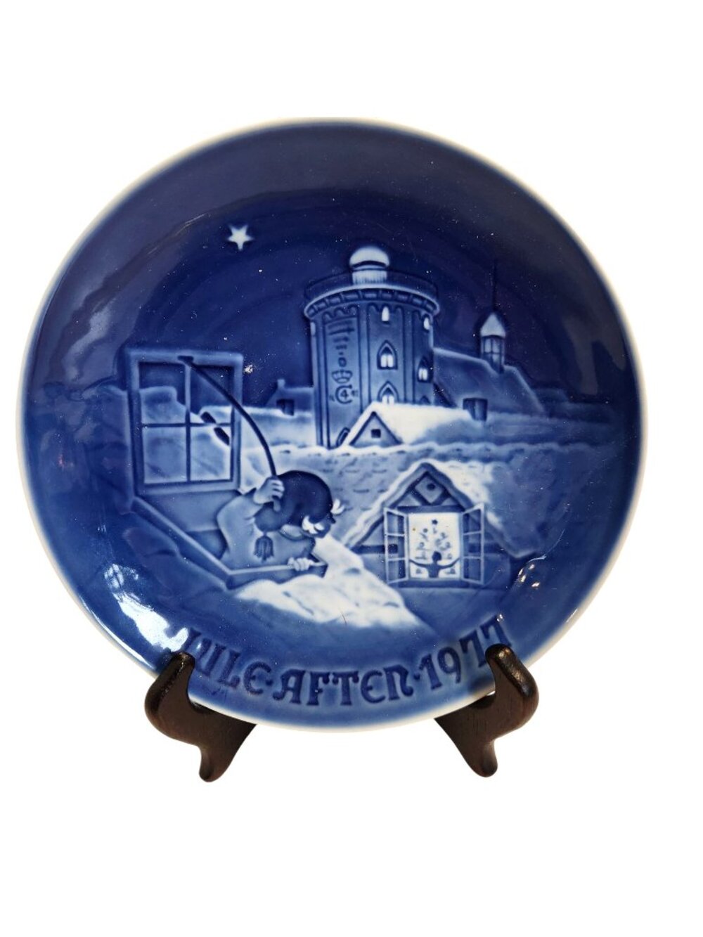 Bing & Grøndahl 1977 Copenhagen Christmas Porcelain Plate With Winter Scene
